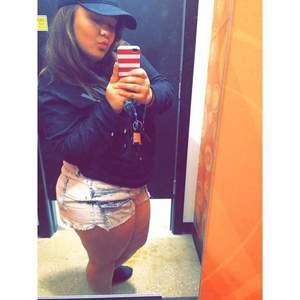 Meet your Posher, Adrianna